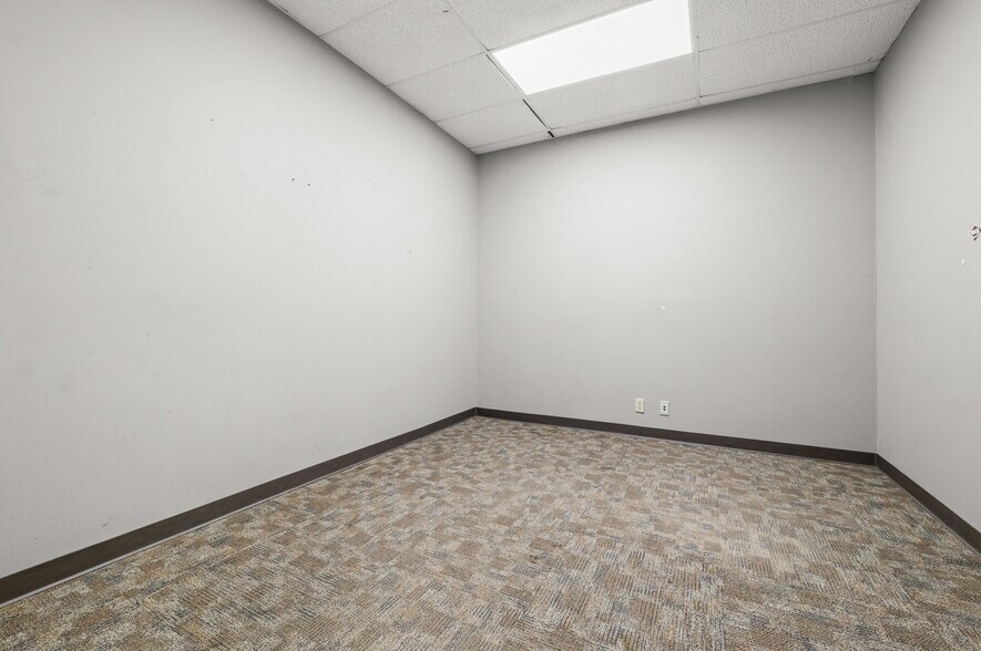 More Photos Of 10854 Vandale St, San Antonio Flex For Sale