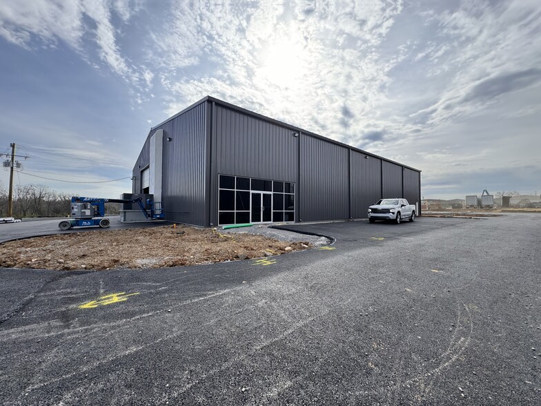 Primary Photo Of 13133 Aiken Rd, Louisville Warehouse For Lease