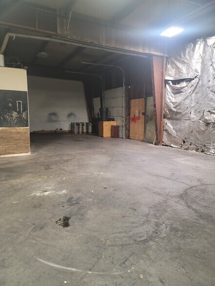More Photos Of 167 Cole Ln, Winchester Industrial For Lease