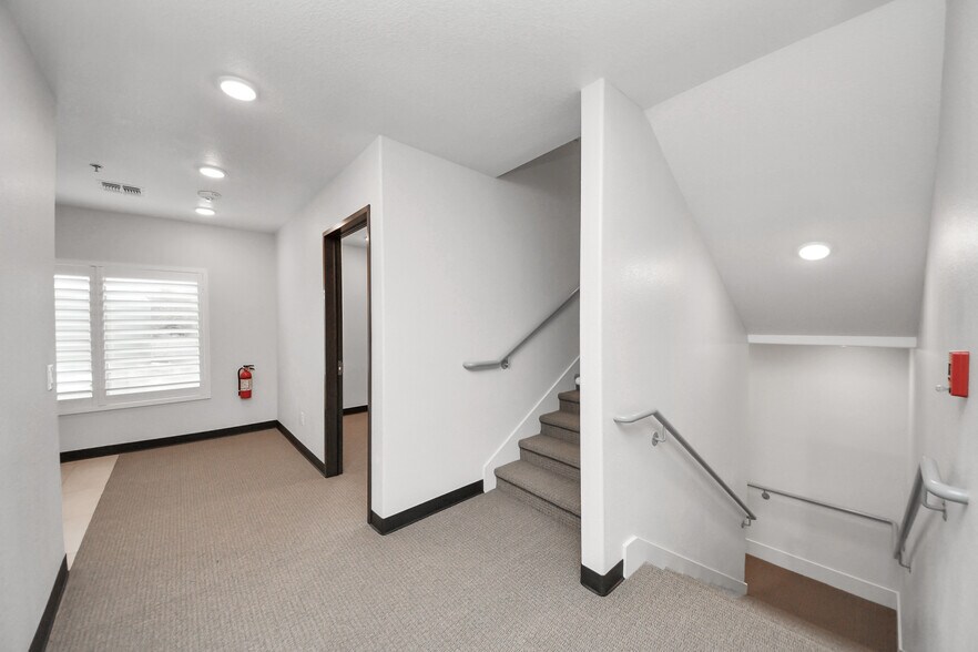 More Photos Of 6536 Greatwood Pky, Sugar Land Office For Sale