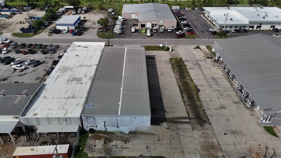 More Photos Of 313 Seaboard Ave, Venice Unknown For Lease