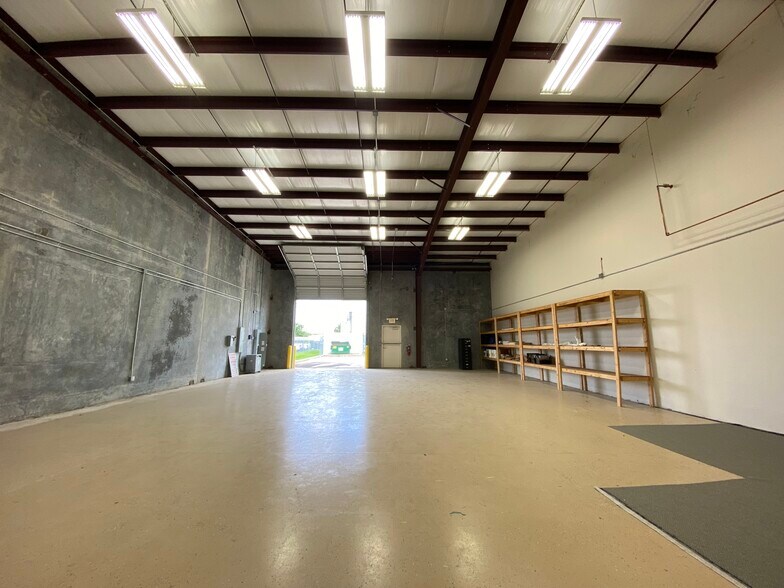 More Photos Of 1779 Westborough Dr, Katy Light Distribution For Lease