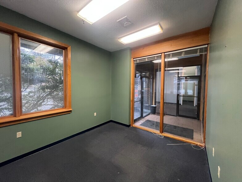 More Photos Of 59 Chennel Dr, Concord Office For Sale