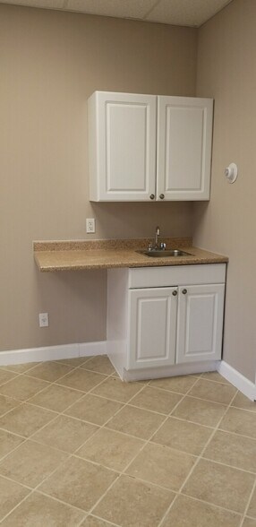 More Photos Of 825 Midpoint Dr, O'Fallon Warehouse For Sale