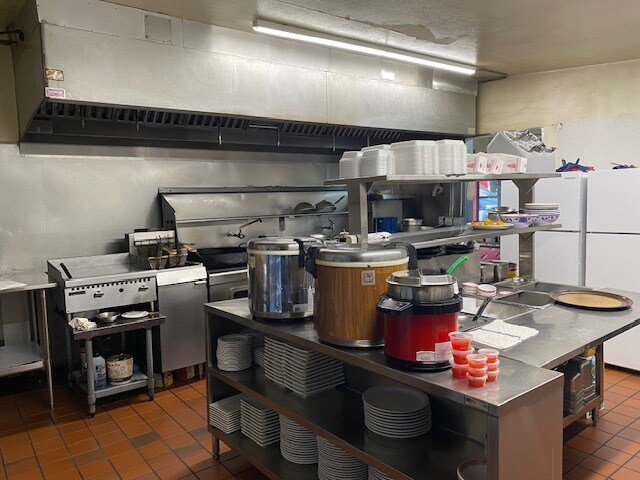 More Photos Of 162 N 6th St, Lander Specialty For Sale