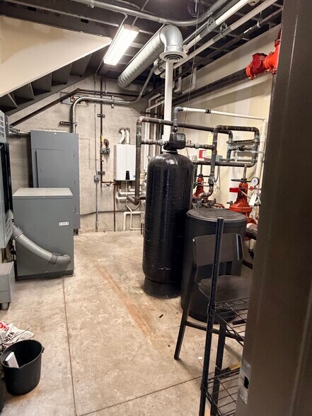 More Photos Of 572 Brewery Ln, Bourbonnais Distribution For Lease
