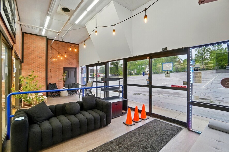 More Photos Of 50 Eswin St, Cincinnati Freestanding For Sale