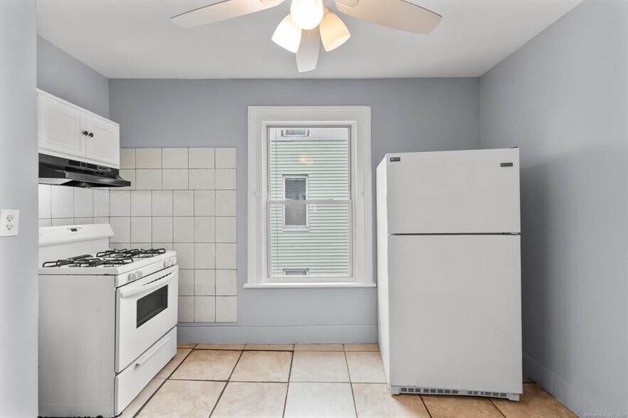 More Photos Of 39 Jane St, Bridgeport Apartments For Sale