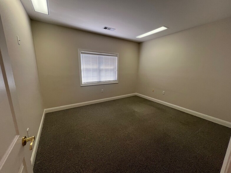 More Photos Of 5041 Dallas Hwy, Powder Springs Office For Sale