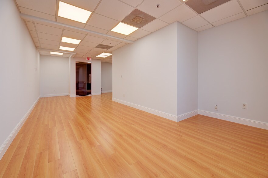 More Photos Of 550 Biltmore Way, Coral Gables Office For Lease