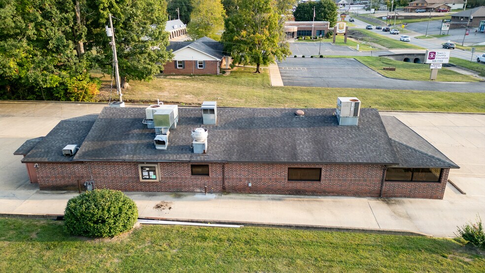 More Photos Of 924 N Main St, Mountain Grove Restaurant For Sale