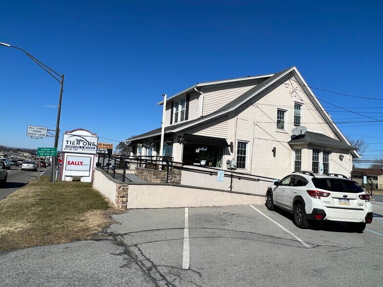 More Photos Of 2321 Macarthur Rd, Whitehall Freestanding For Lease