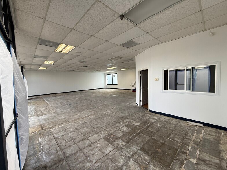 More Photos Of 1909 Santa Monica Blvd, Santa Monica Storefront For Lease
