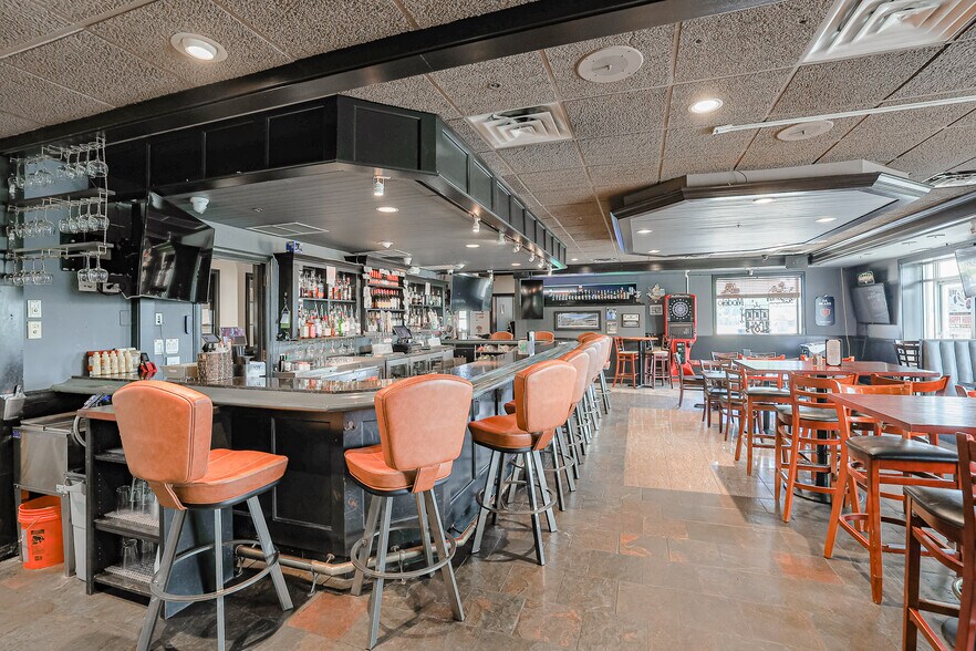 More Photos Of 27W371 North Ave, West Chicago Restaurant For Sale