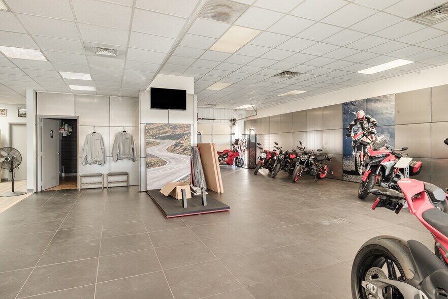 More Photos Of 944 State Route 28, Milford Auto Repair For Lease