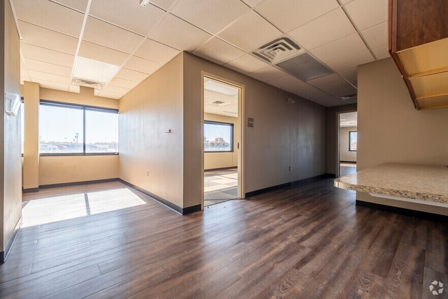 More Photos Of 2424 50th St, Lubbock Medical For Sale