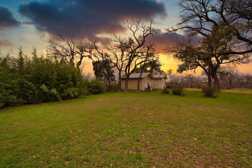 More Photos Of 508 N Lee St, Round Rock Office For Sale