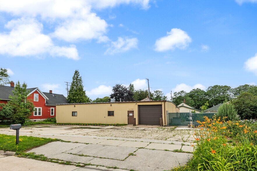 More Photos Of 1138 State St, Green Bay Warehouse For Sale