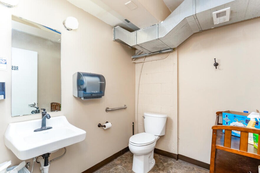 More Photos Of 2127-2129 W College St, Springfield Loft Creative Space For Sale