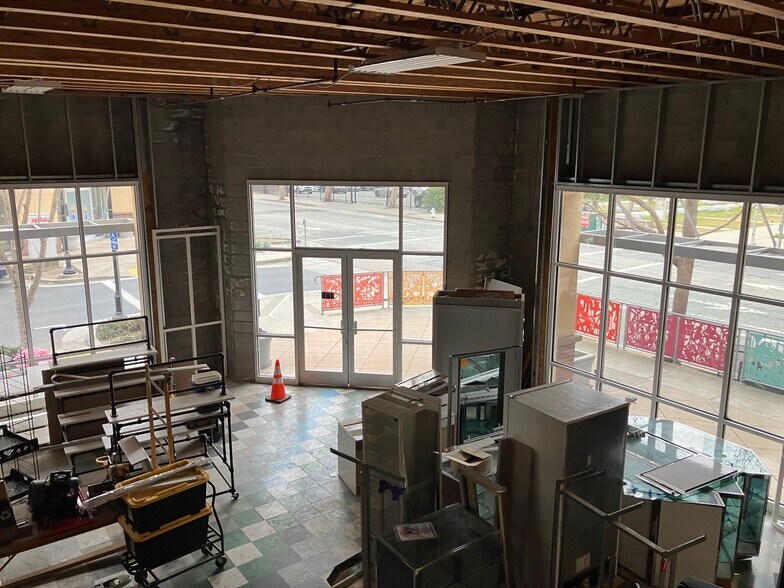 More Photos Of 400 Marina Way, Richmond Freestanding For Lease