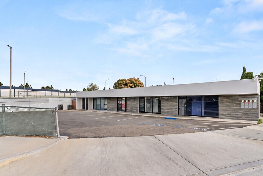 More Photos Of 2329-2335 W Sequoia Ave, Anaheim Storefront Retail Office For Lease