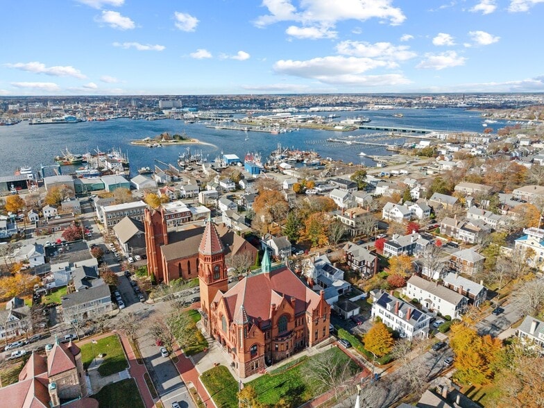 More Photos Of 98 Middle St, Fairhaven Service For Sale