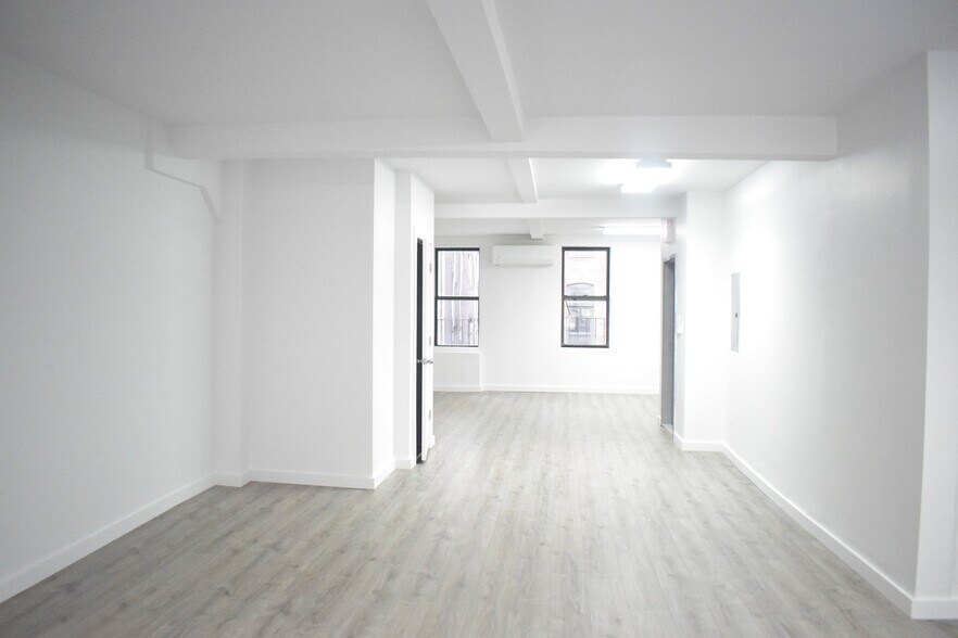 More Photos Of 297 Seventh Ave, New York Storefront Retail Residential For Lease