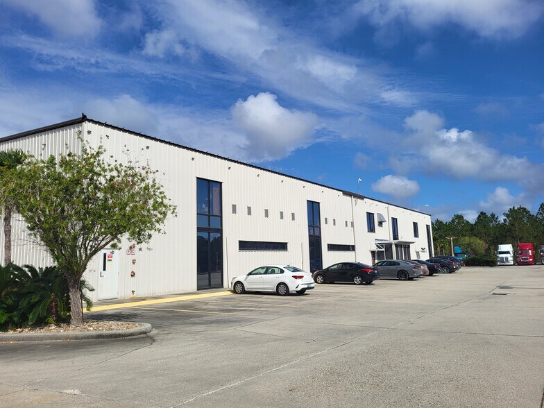 More Photos Of 9140 Canal Rd, Gulfport Light Distribution For Sale