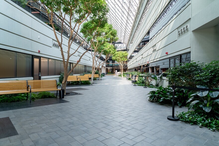 More Photos Of 26913 Northwestern Hwy, Southfield Medical For Lease