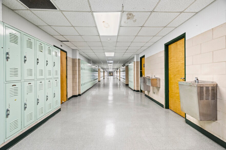 More Photos Of 500 Magrill st, Longview Loft Creative Space For Sale