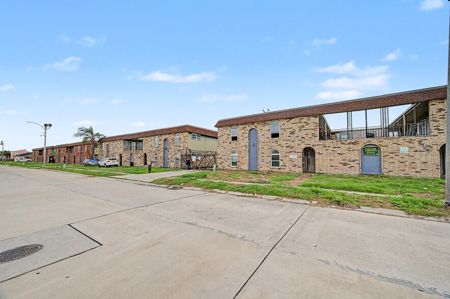 More Photos Of 6711-6817 Tara Ln, New Orleans Apartments For Sale