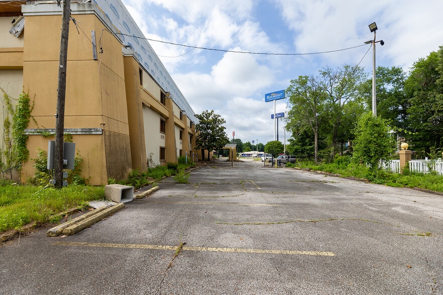 More Photos Of 6020 Shelby Oaks Dr, Memphis Hotel For Sale