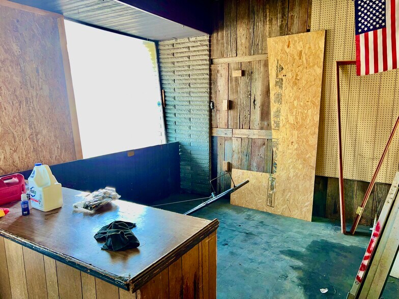 More Photos Of 824 20th St, Huntington General Retail For Sale