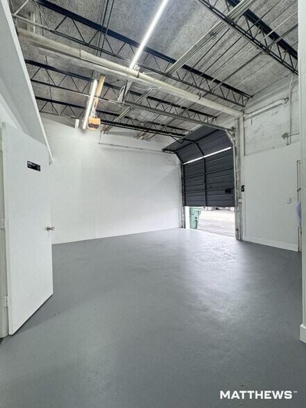 More Photos Of 1001-1099 NE 45th St, Fort Lauderdale Storefront For Lease