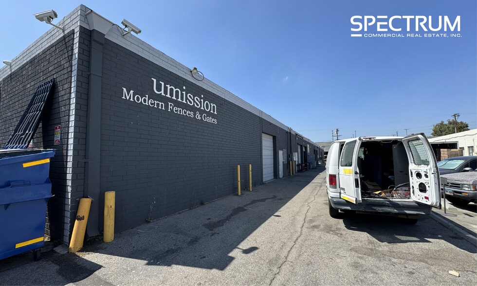 More Photos Of 15115 Califa St, Van Nuys Warehouse For Lease