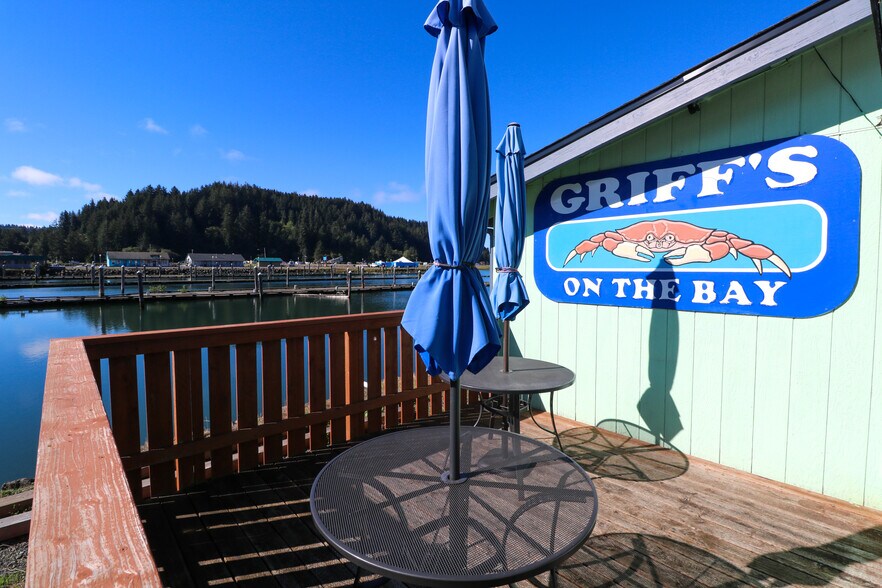 More Photos Of 142 Bay Front Loop, Winchester Bay General Retail For Sale