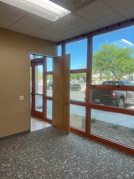 More Photos Of 1825 W Knudsen Dr, Phoenix Airplane Hangar For Lease