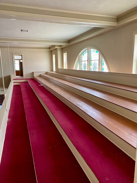 More Photos Of 212 N College Ave, Clarksville Religious Facility For Sale