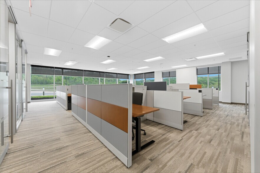 More Photos Of 423 Fortress Blvd, Morgantown Office For Sale