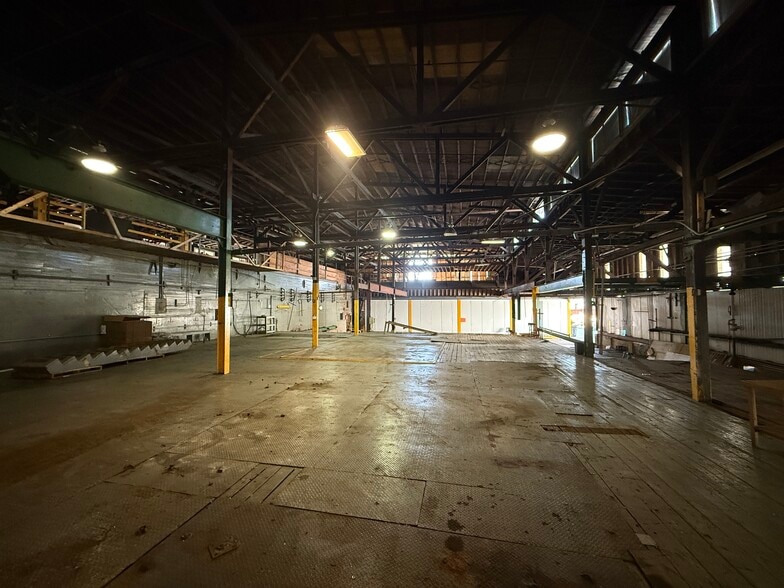 More Photos Of 650 Avenue R SW, Winter Haven Distribution For Sale