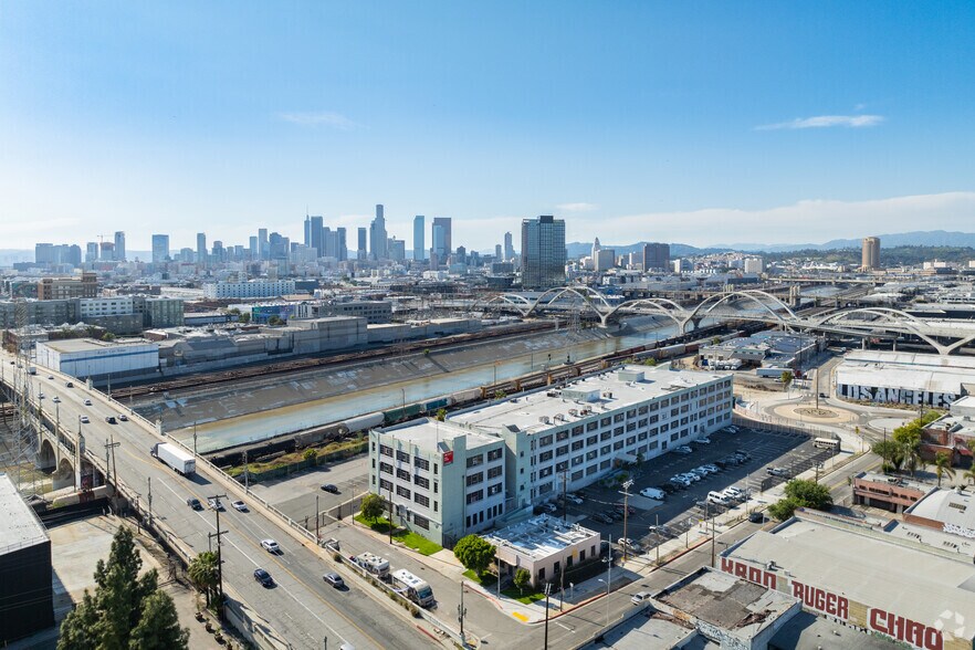 More Photos Of 2155 E 7th St, Los Angeles Manufacturing For Lease