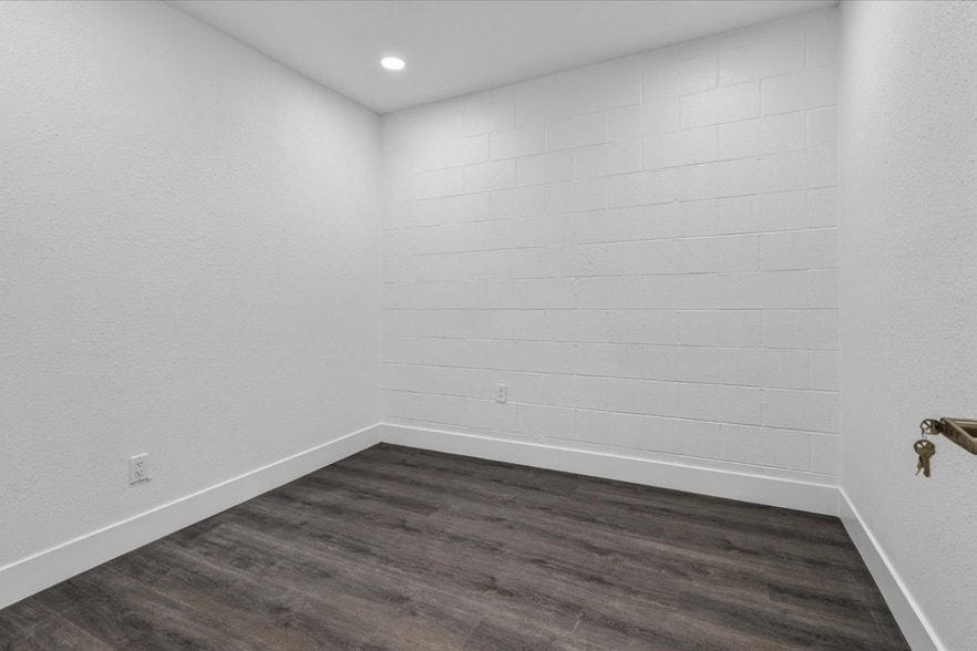 More Photos Of 28-40 E Minarets Ave, Pinedale Medical For Lease