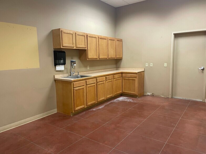 More Photos Of 6805 20th Ave S, Centerville Manufacturing For Lease