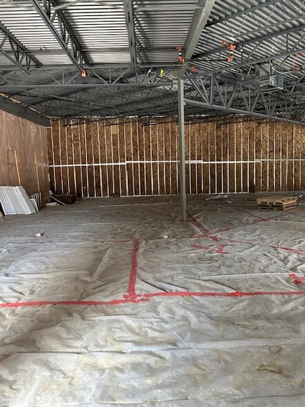 More Photos Of 1595 E Sumner St, Hartford Storefront For Sale