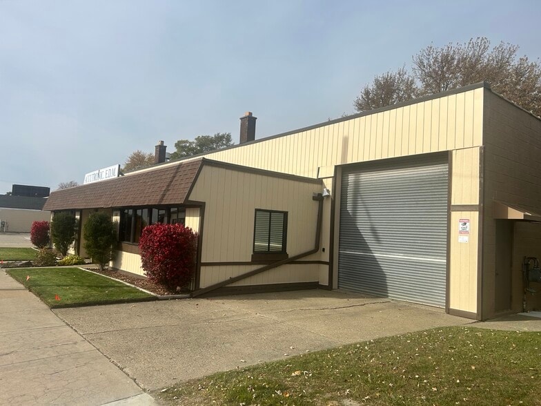 More Photos Of 11251 E 9 Mile Rd, Warren Warehouse For Sale