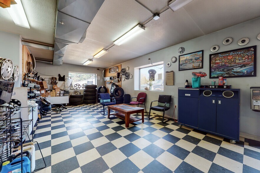 More Photos Of 1920 Wi-35, Somerset Auto Salvage Facility For Lease