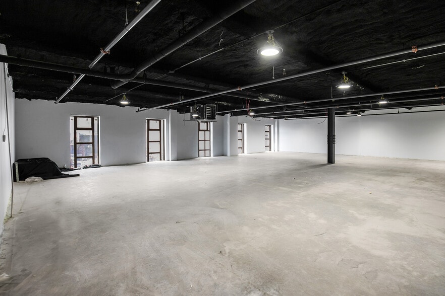 More Photos Of 590 Smith St, Brooklyn Flex For Lease