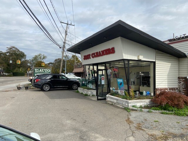 More Photos Of 230 N Main St, Sayville Storefront For Sale