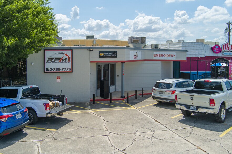 More Photos Of 2502 Harry Wurzbach Rd, San Antonio Flex For Lease