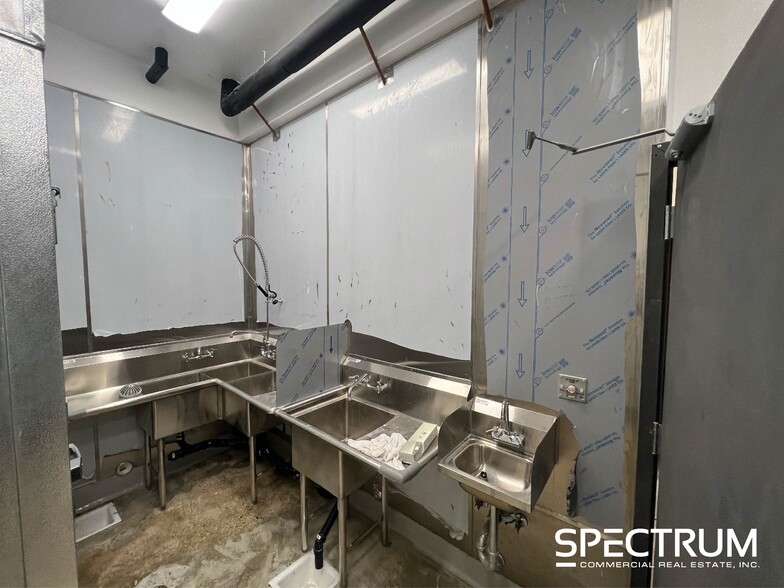 More Photos Of 401-411 Lincoln Blvd, Venice Restaurant For Lease